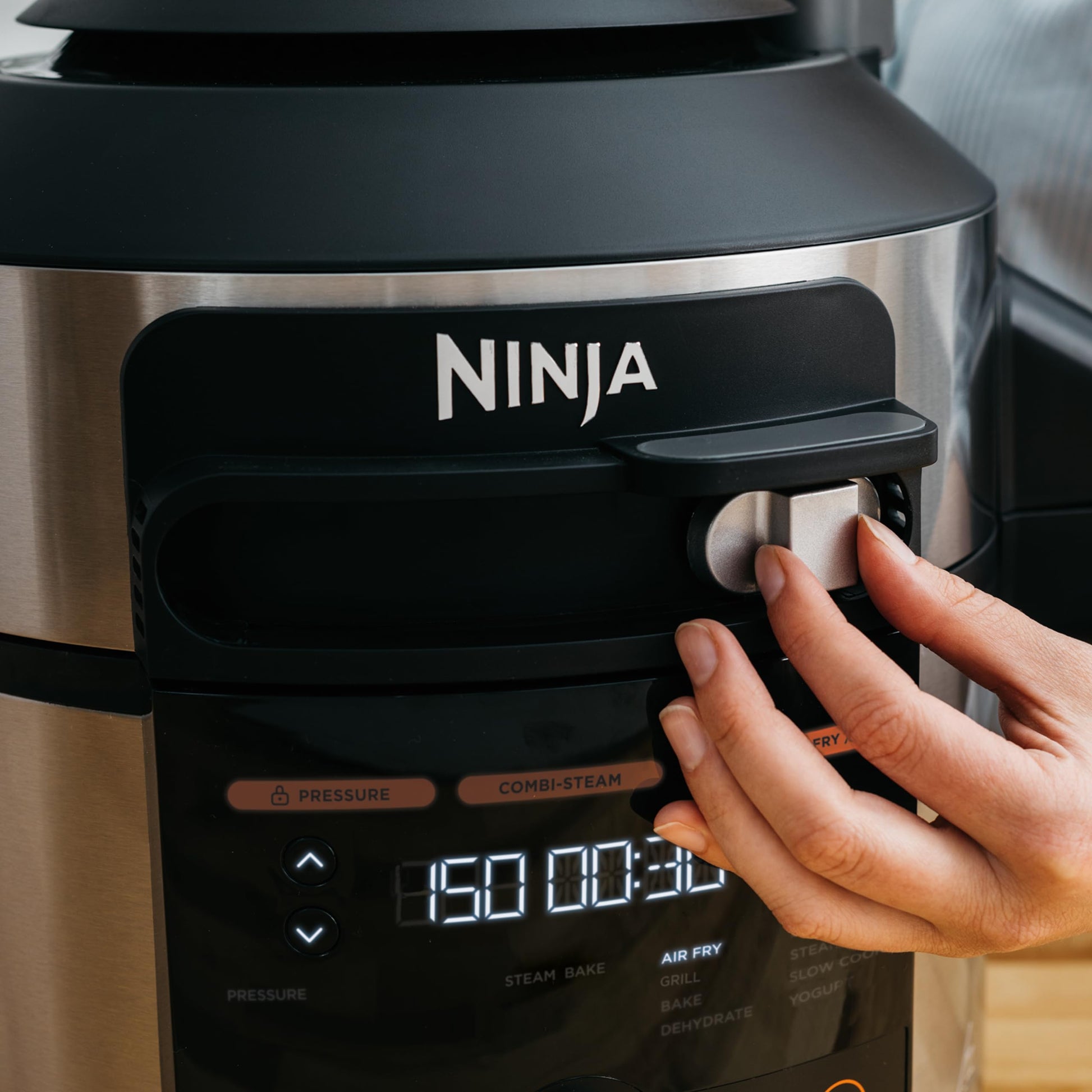 Ninja Foodi Multicuiseur avec SmartLid, 11 en 1, 6L, Autocuiseur Multifonction, Cuisson sous pression, Air Fryer, Friteuse à air, Vapeur combinée, Mijoteuse, Griller, Cuire, Acier inoxydable, OL550EU