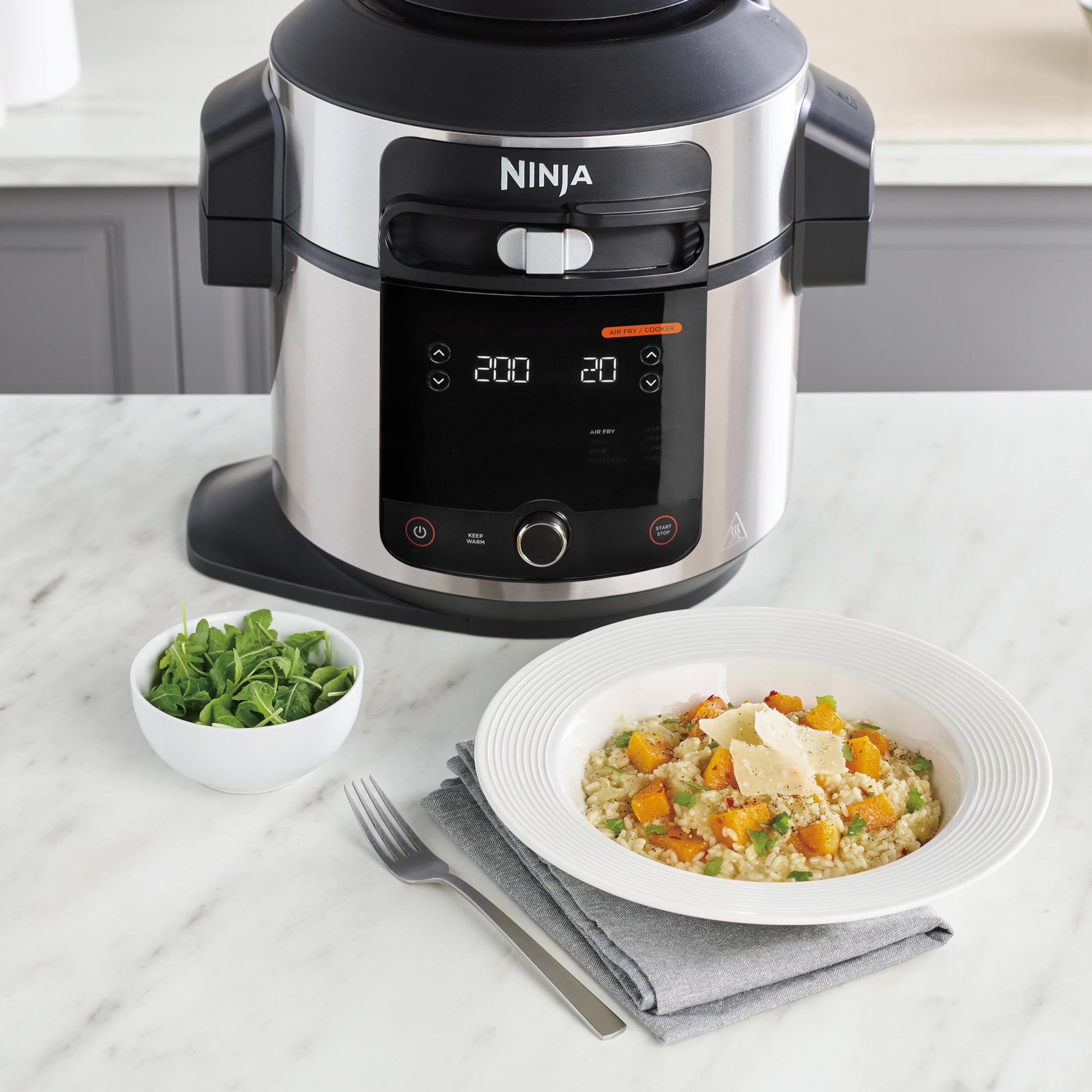 Ninja Foodi Multicuiseur avec SmartLid, 11 en 1, 6L, Autocuiseur Multifonction, Cuisson sous pression, Air Fryer, Friteuse à air, Vapeur combinée, Mijoteuse, Griller, Cuire, Acier inoxydable, OL550EU