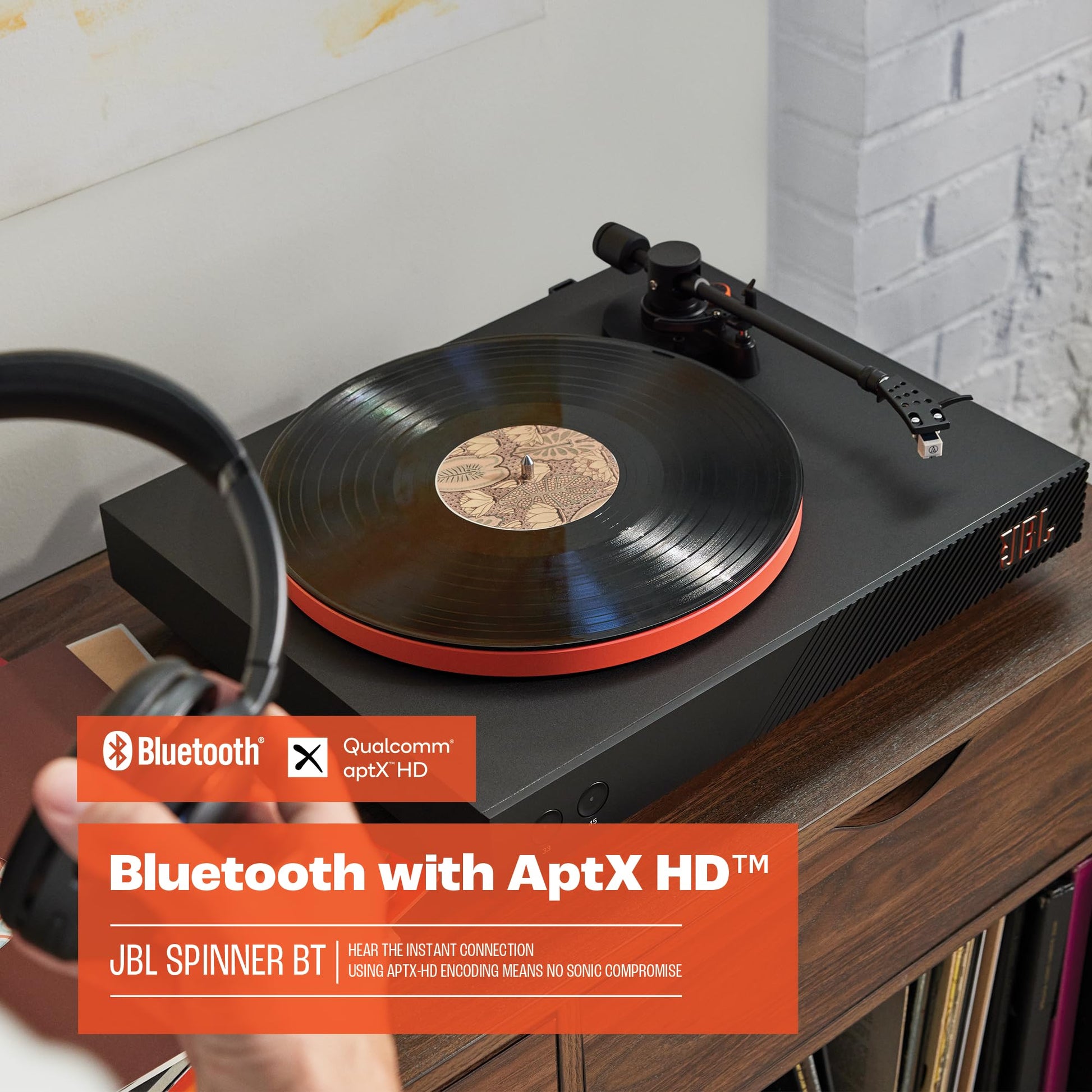 JBL Spinner BT, Platine Bluetooth avec AptX-HD, design dynamique, porte-cellule amovible, plateau en aluminium et entraînement par courroie, cellule magnétique mobile préinstallée, noir et orange