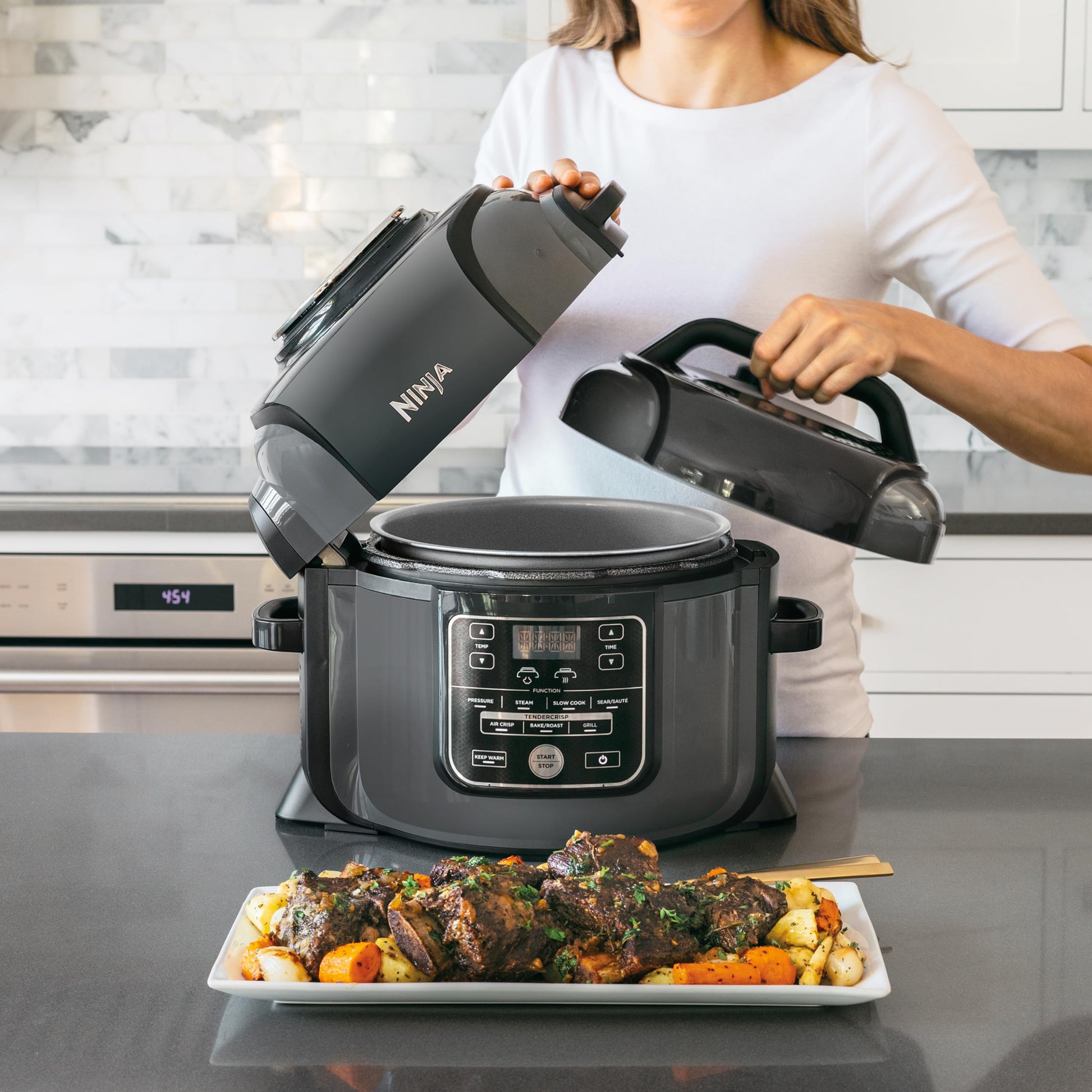 Ninja Multicuiseur Foodi, Air Fryer, 7-en-1, 6L, 7 fonctions de cuisson, Autocuiseur Multifonction, Cuisson sous pression, Friture à l'air, Cuisson lente, Gril et plus, Acier brossé et Noir, OP300EU